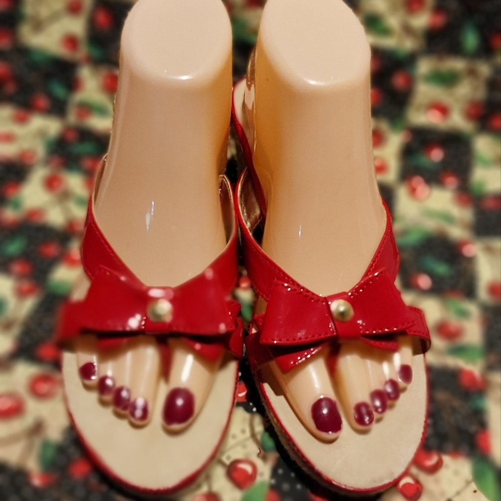 AK ANNE KLEIN RED WEDGE